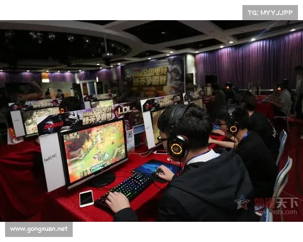TI14赛事现场气氛紧张激烈 观众欢呼与叹息交织成独特画面 TI14赛事现场气氛紧张激烈 观众欢呼与叹息交织成独特画面
